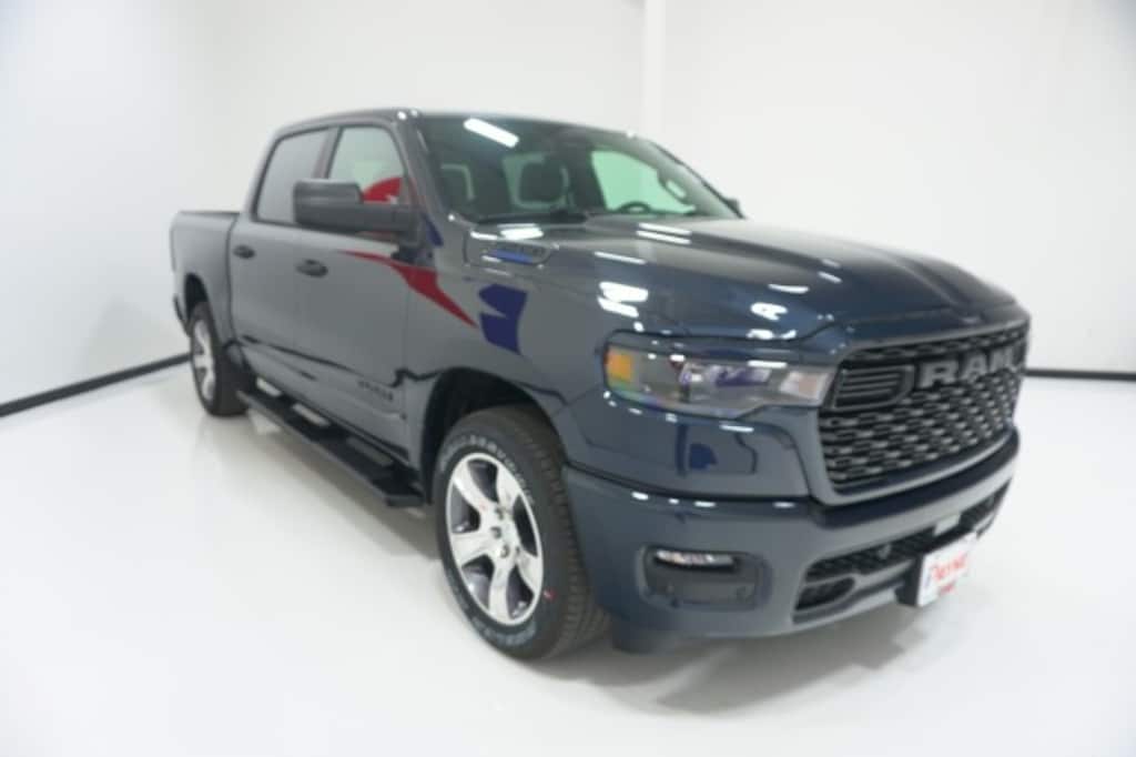 New 2026 Ram 1500 Express Crew Cab 4x2 5'7 Box Pickup