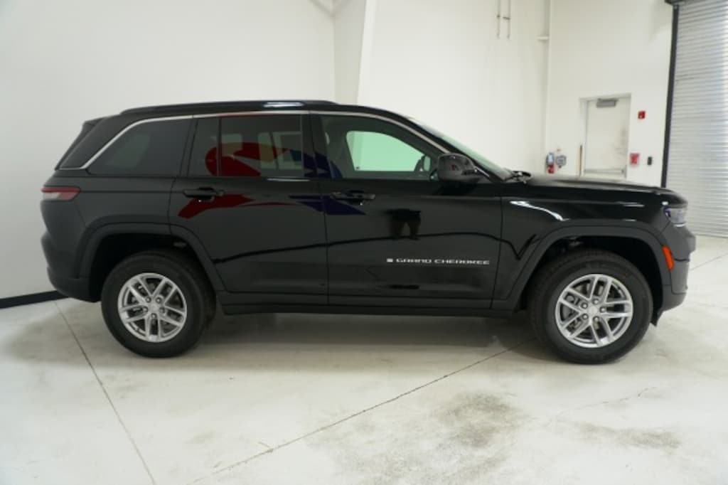 New 2025 Jeep Grand Cherokee LAREDO X 4X2 Sport Utility