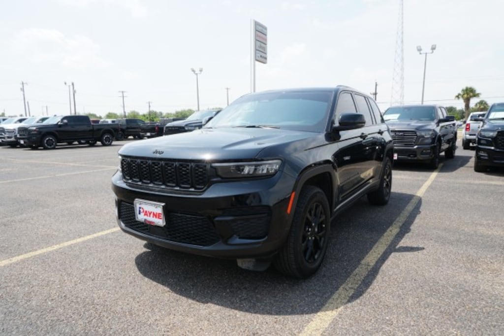 Used 2025 Jeep Grand Cherokee Altitude SUV