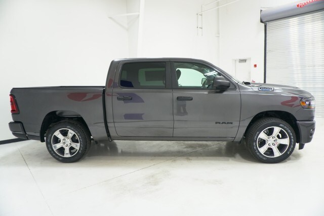 2025 Ram 1500 Tradesman photo 4
