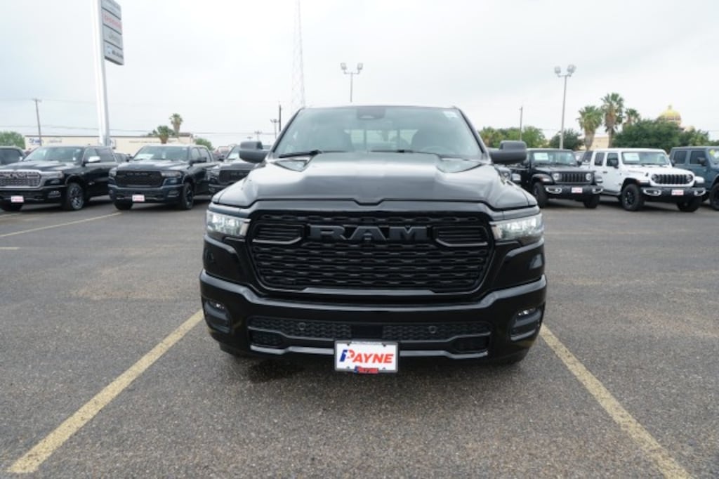 New 2026 Ram 1500 EXPRESS CREW CAB 4X2 5'7 BOX Pickup
