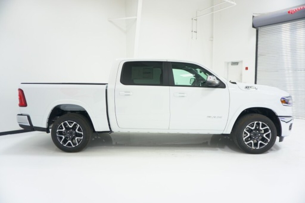 New 2026 Ram 1500 LARAMIE CREW CAB 4X2 5'7 BOX Pickup