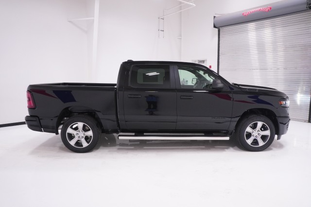 New 2027 Ram 1500 EXPRESS CREW CAB 4X2 5'7 BOX Pickup