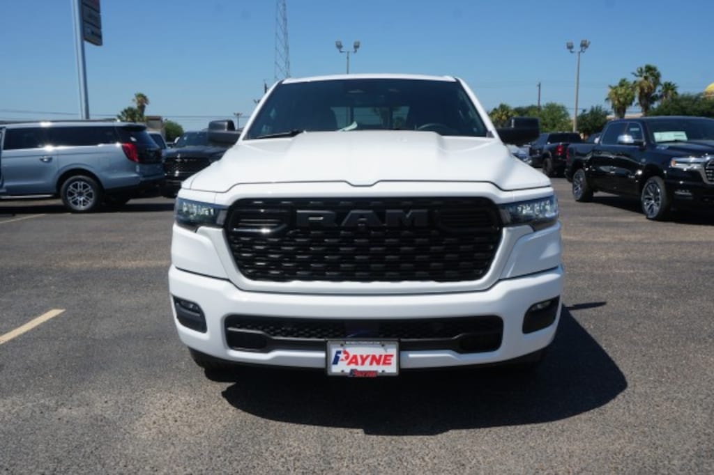 New 2026 Ram 1500 EXPRESS CREW CAB 4X4 5'7 BOX Pickup
