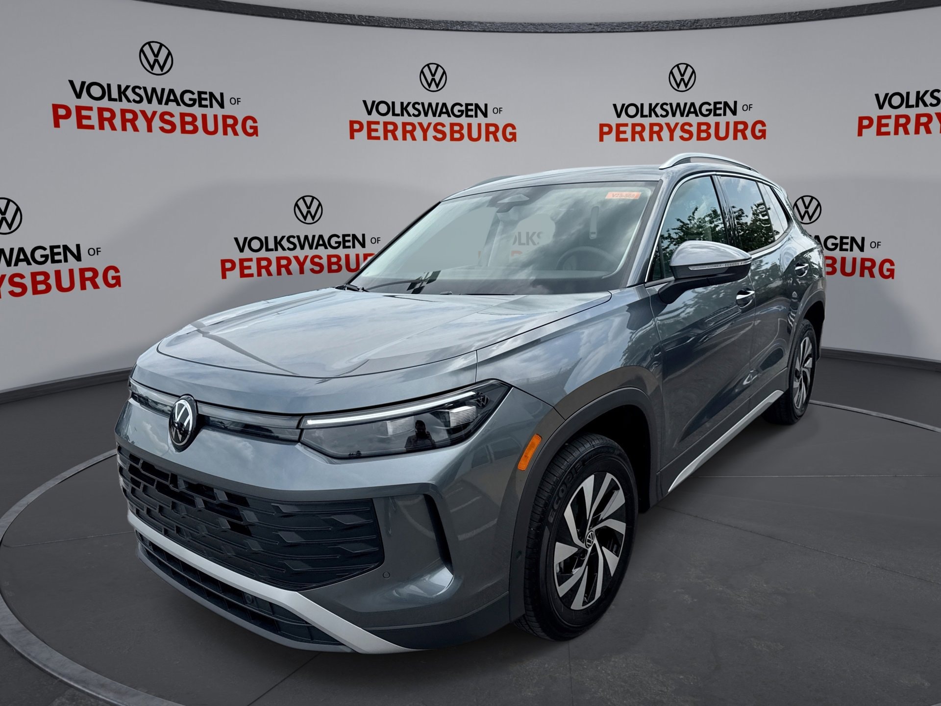 2025 Volkswagen Tiguan S's photo