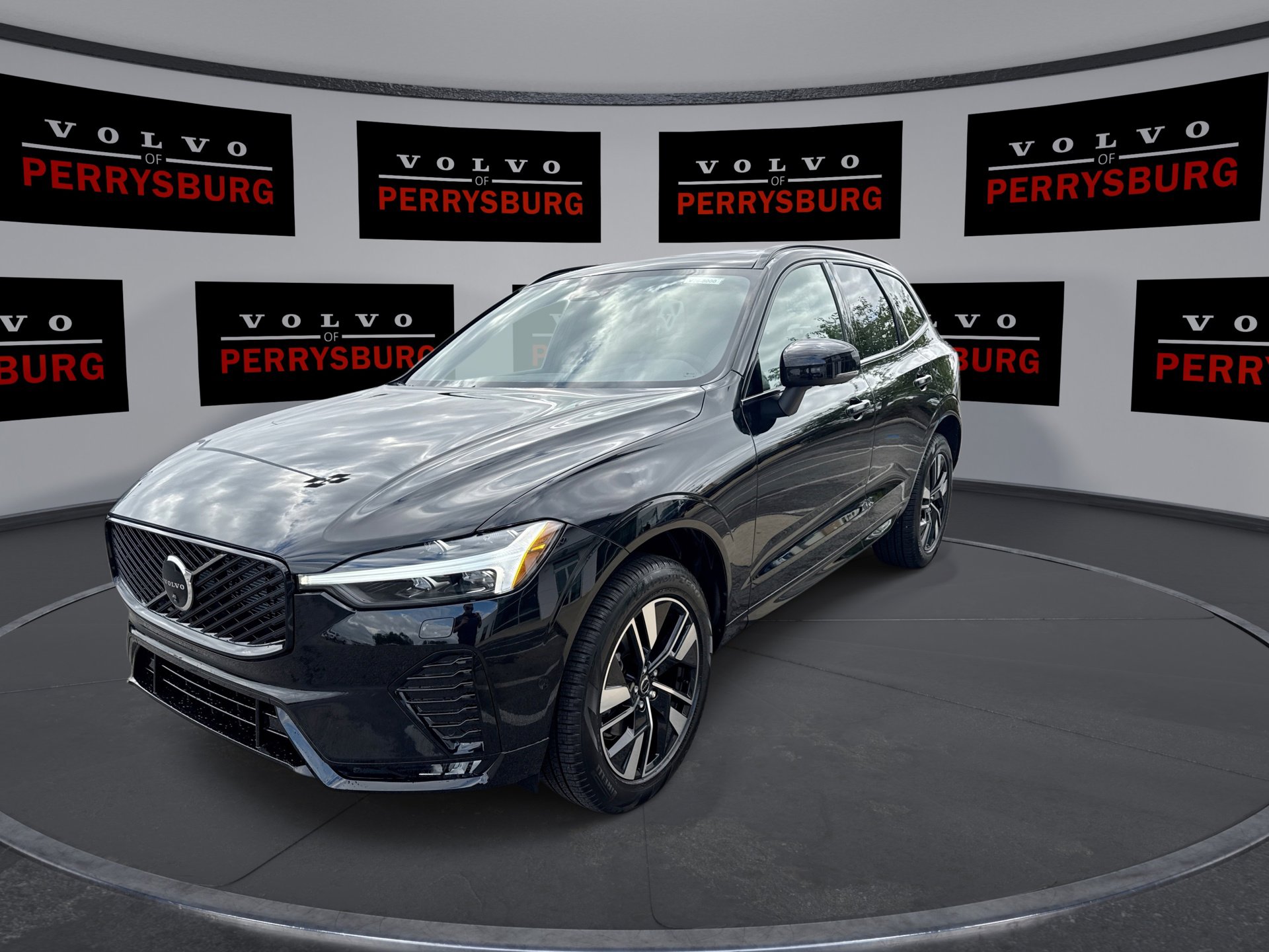 2026 Volvo XC60 B5 Plus photo 4