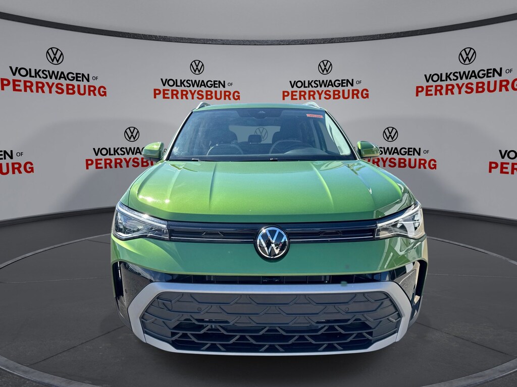 New 2025 Volkswagen Taos SE AWD w/ Sunroof Package SE AWD