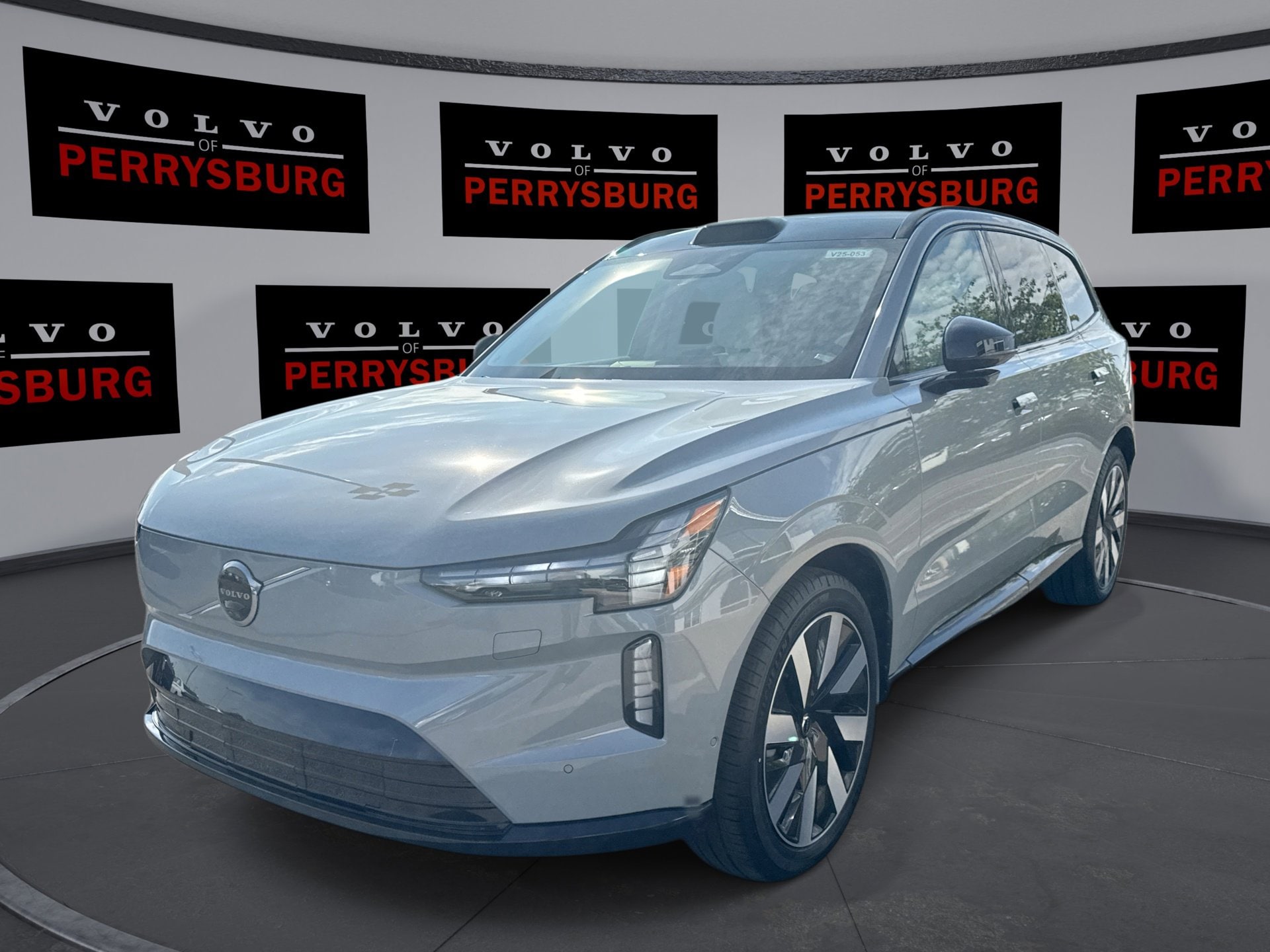 2025 Volvo EX90 Ultra's photo