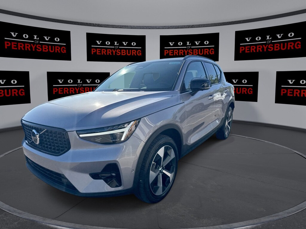 New 2026 Volvo XC40 Plus B5 AWD Plus