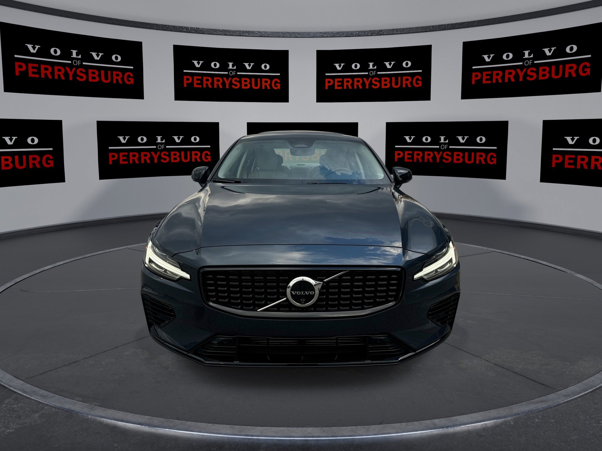 2024 Volvo S60 Recharge AWD Plus photo 3