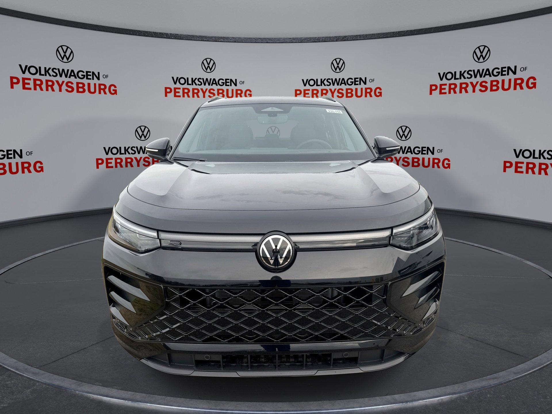 2026 Volkswagen Tiguan SE R-Line Black photo 2