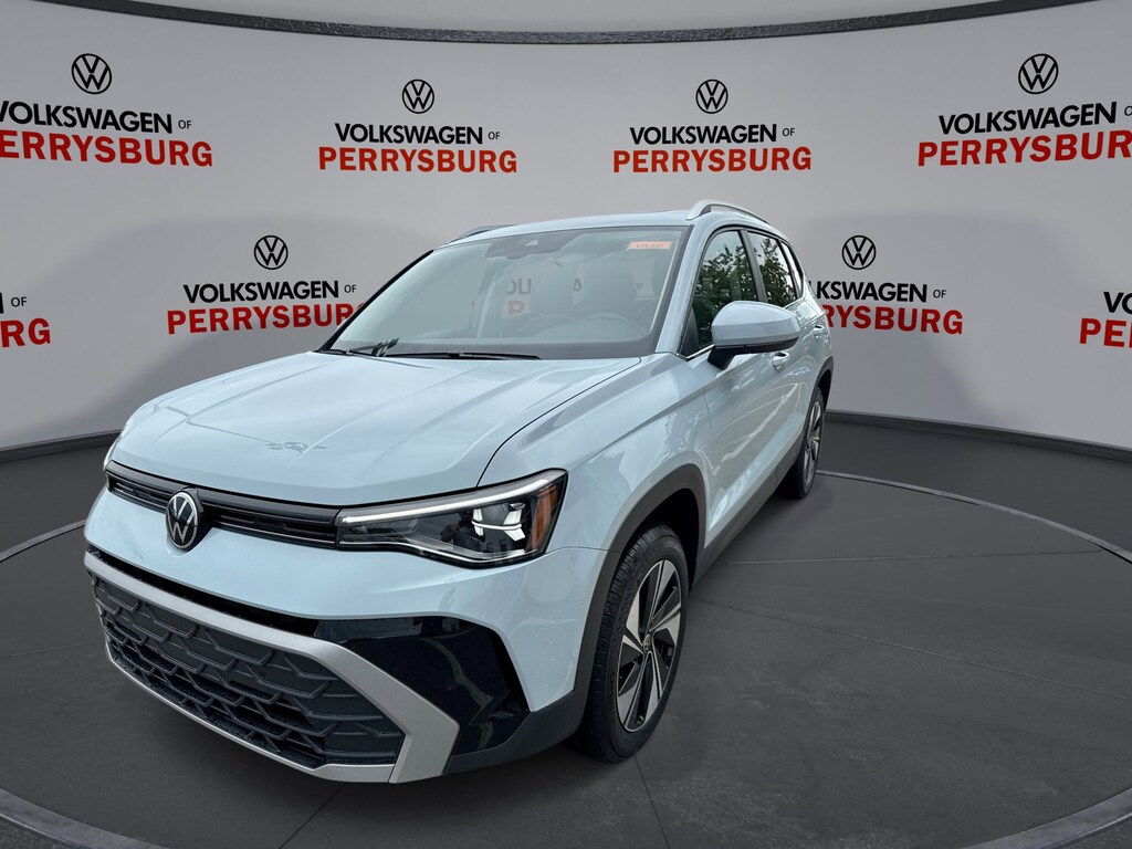 New 2025 Volkswagen Taos SE AWD w/ Panoramic Sunroof Package SE AWD