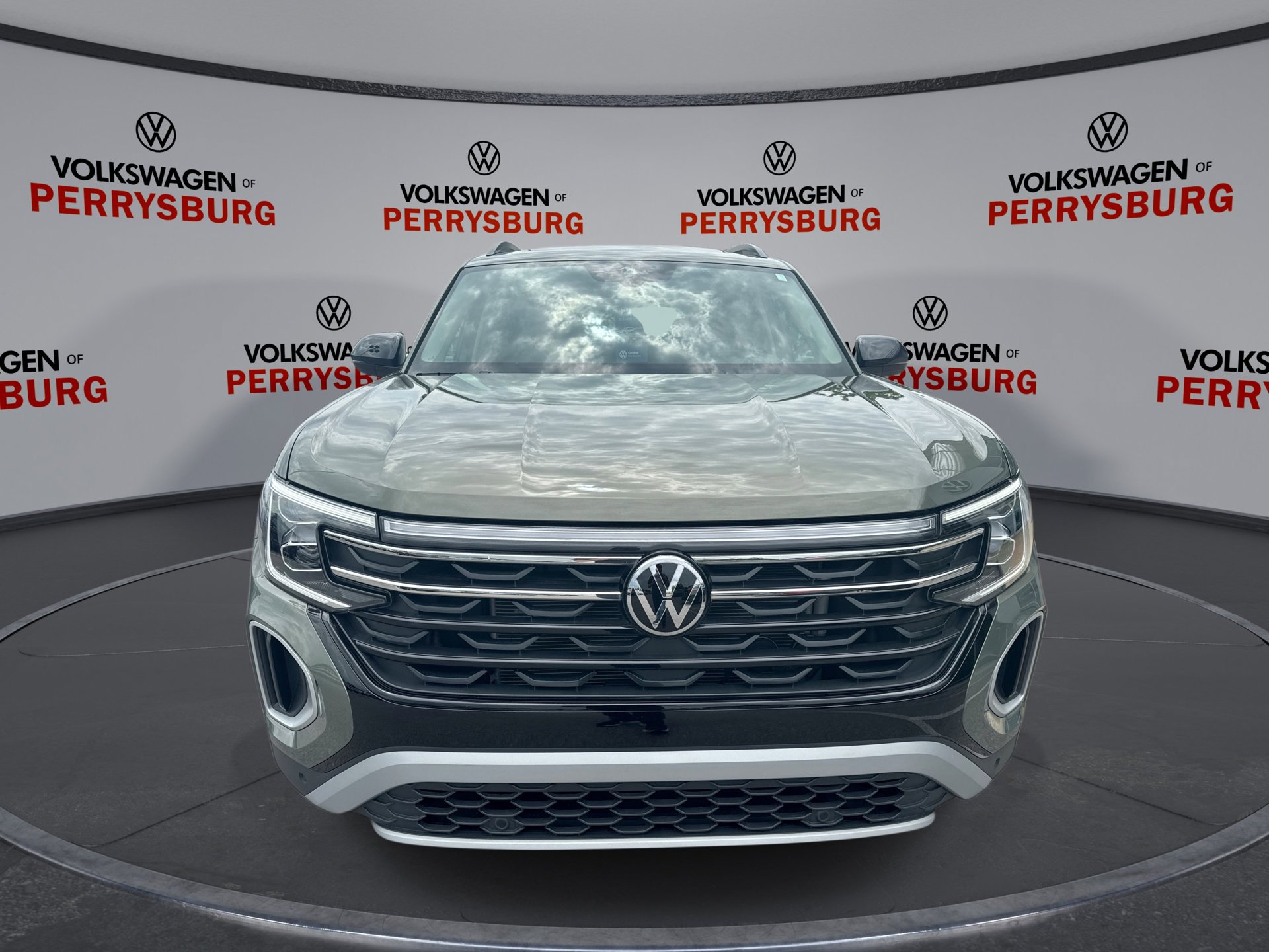 2025 Volkswagen Atlas Peak Edition SE photo 3