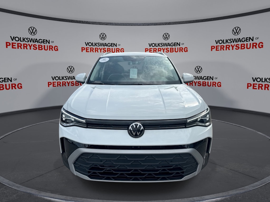 Used 2025 Volkswagen Taos SE w/ IQ Drive SE FWD