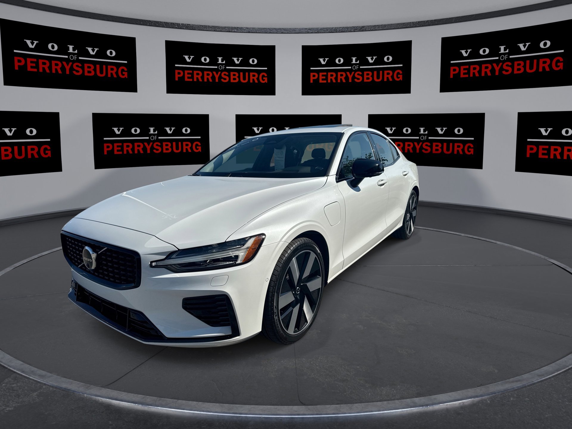 2024 Volvo S60 Recharge AWD Plus photo 4