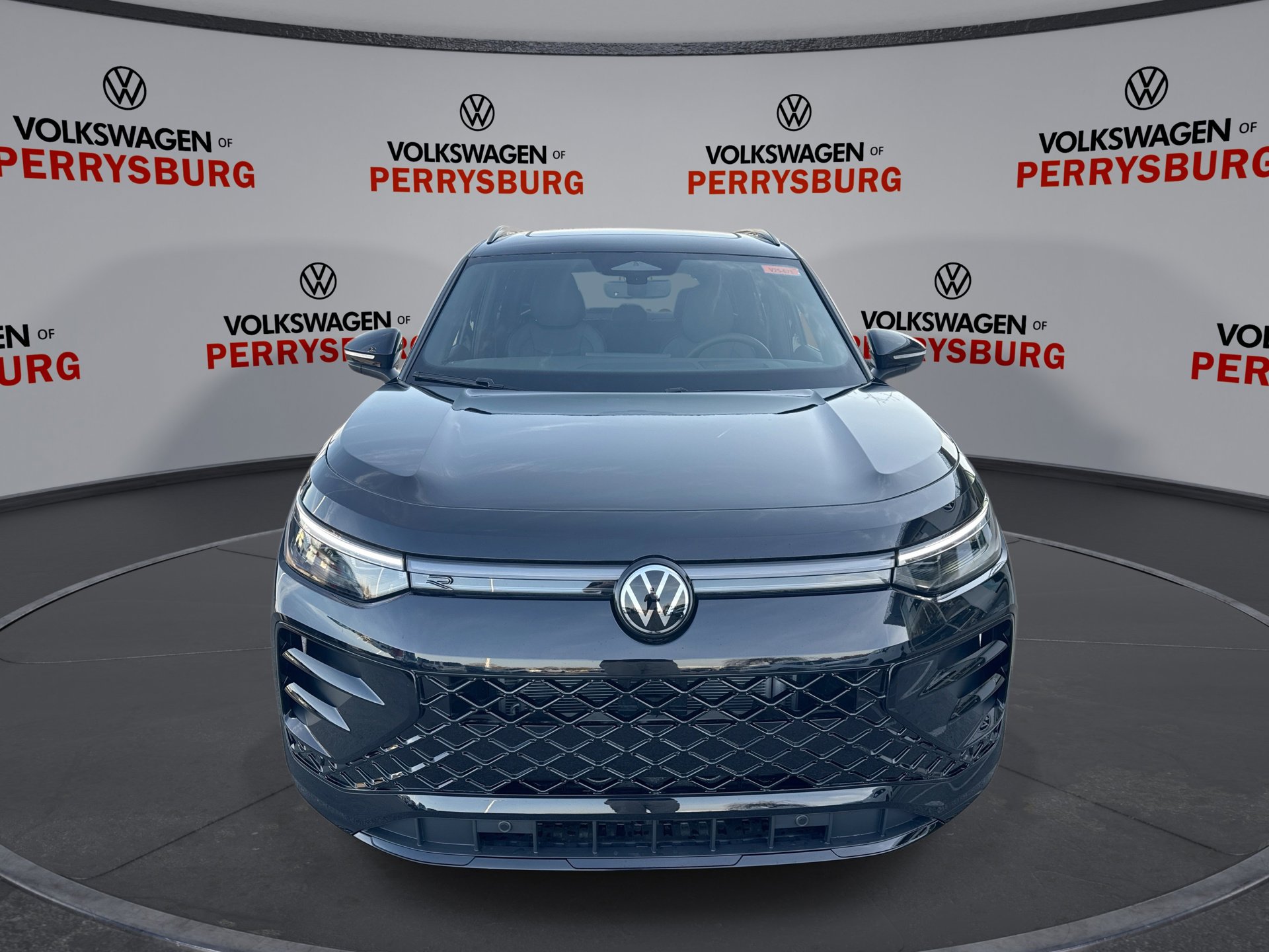 2025 Volkswagen Tiguan SE R-Line Black photo 3