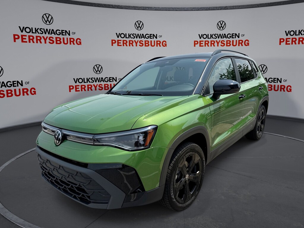New 2025 Volkswagen Taos SE Black AWD SE Black AWD