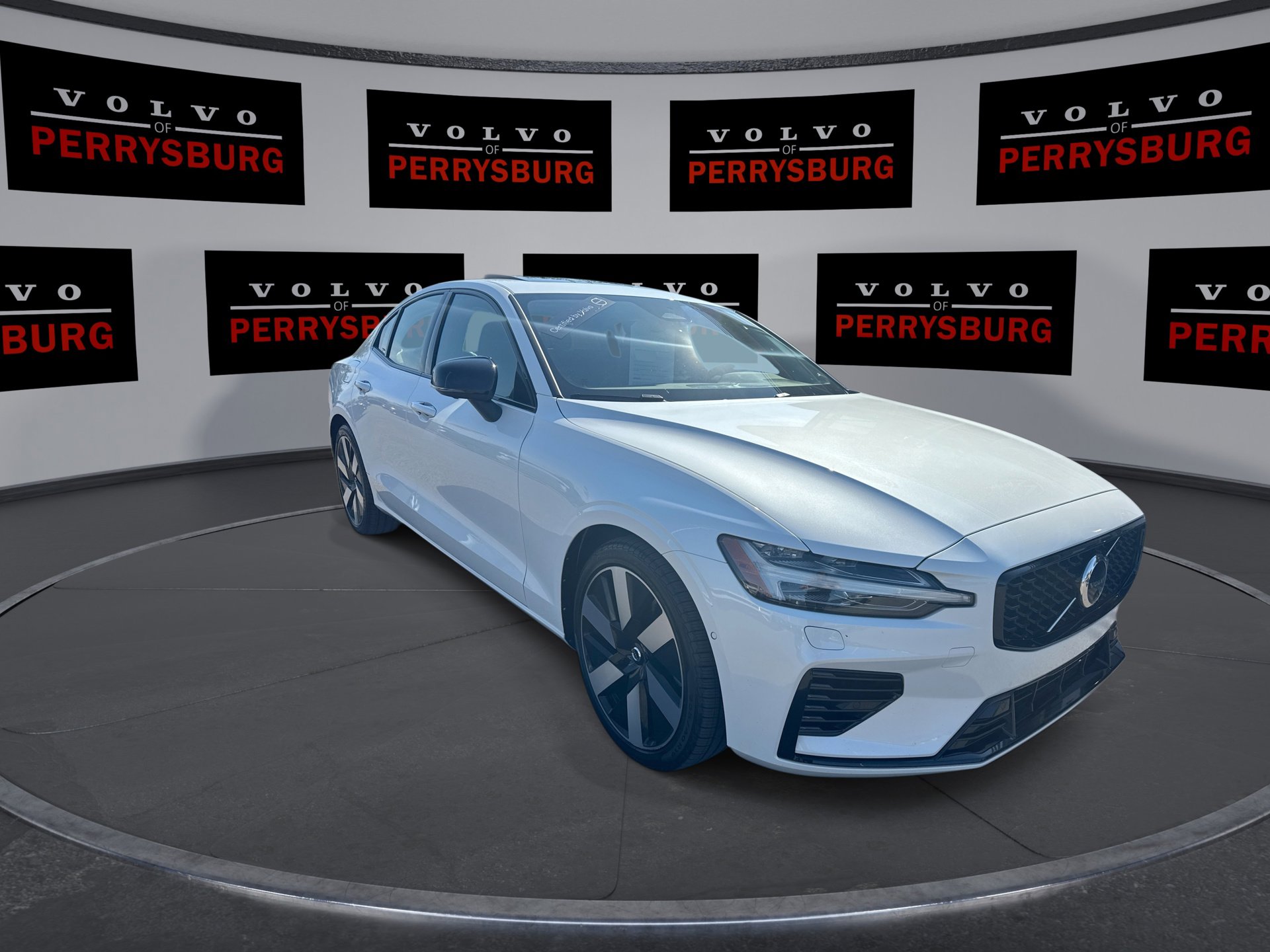 2024 Volvo S60 Recharge AWD Plus photo 2