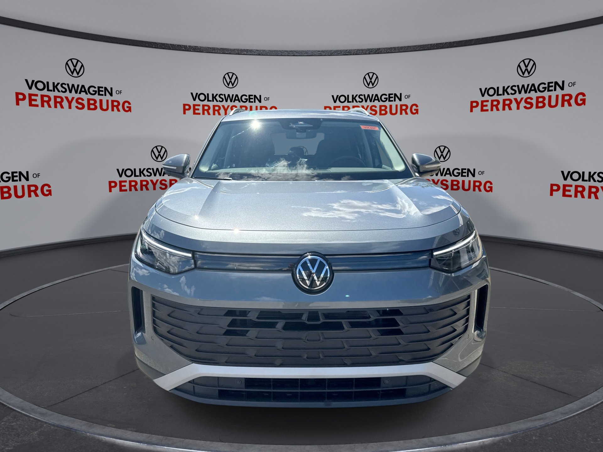 2025 Volkswagen Tiguan SE photo 2