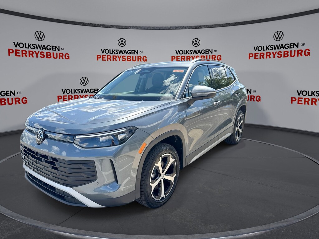 New 2025 Volkswagen Tiguan SE AWD w/ Panoramic Sunroof Package SE AWD