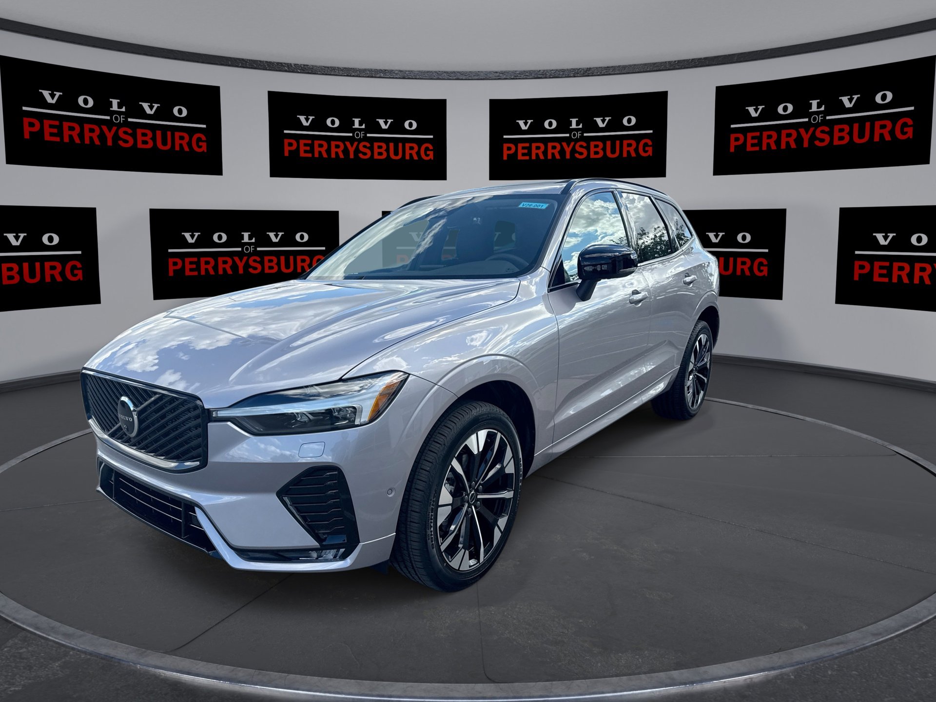 2026 Volvo XC60 B5 Plus photo 4