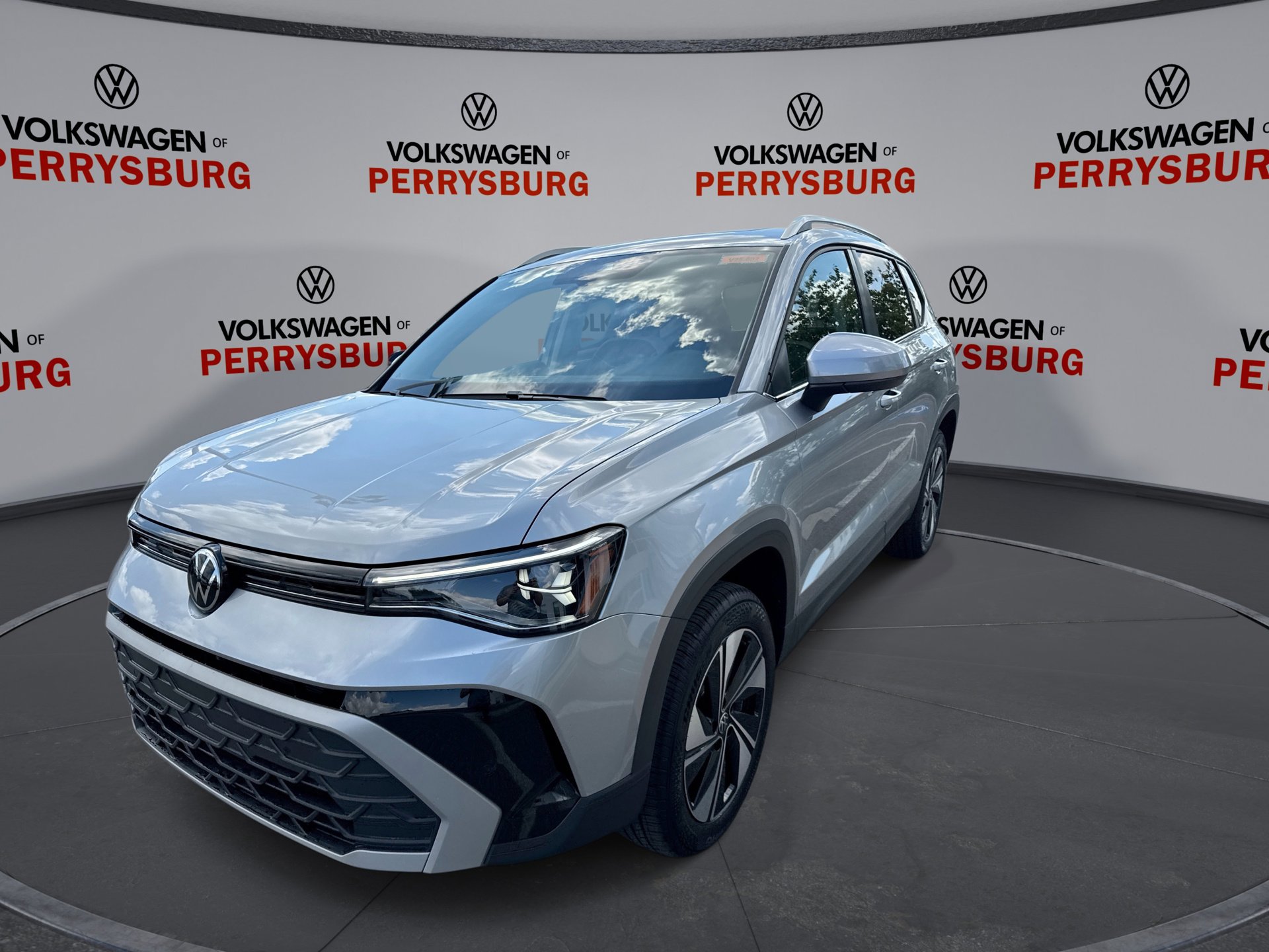 2025 Volkswagen Taos SE photo 4