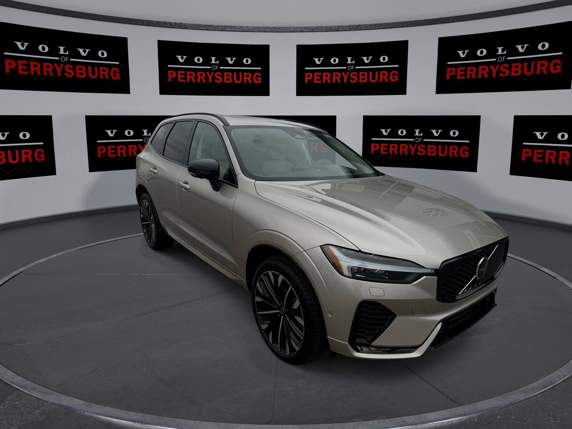 2026 Volvo XC60 B5 photo 2