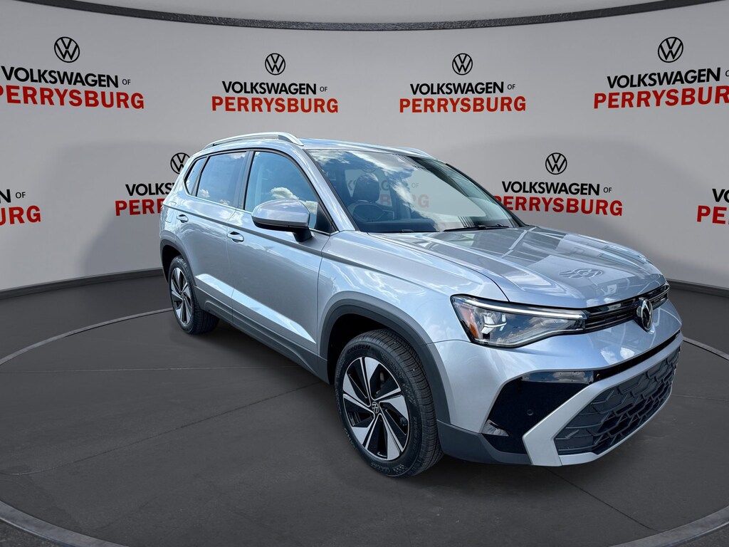 New 2025 Volkswagen Taos SE AWD w/ Sunroof Package SE AWD
