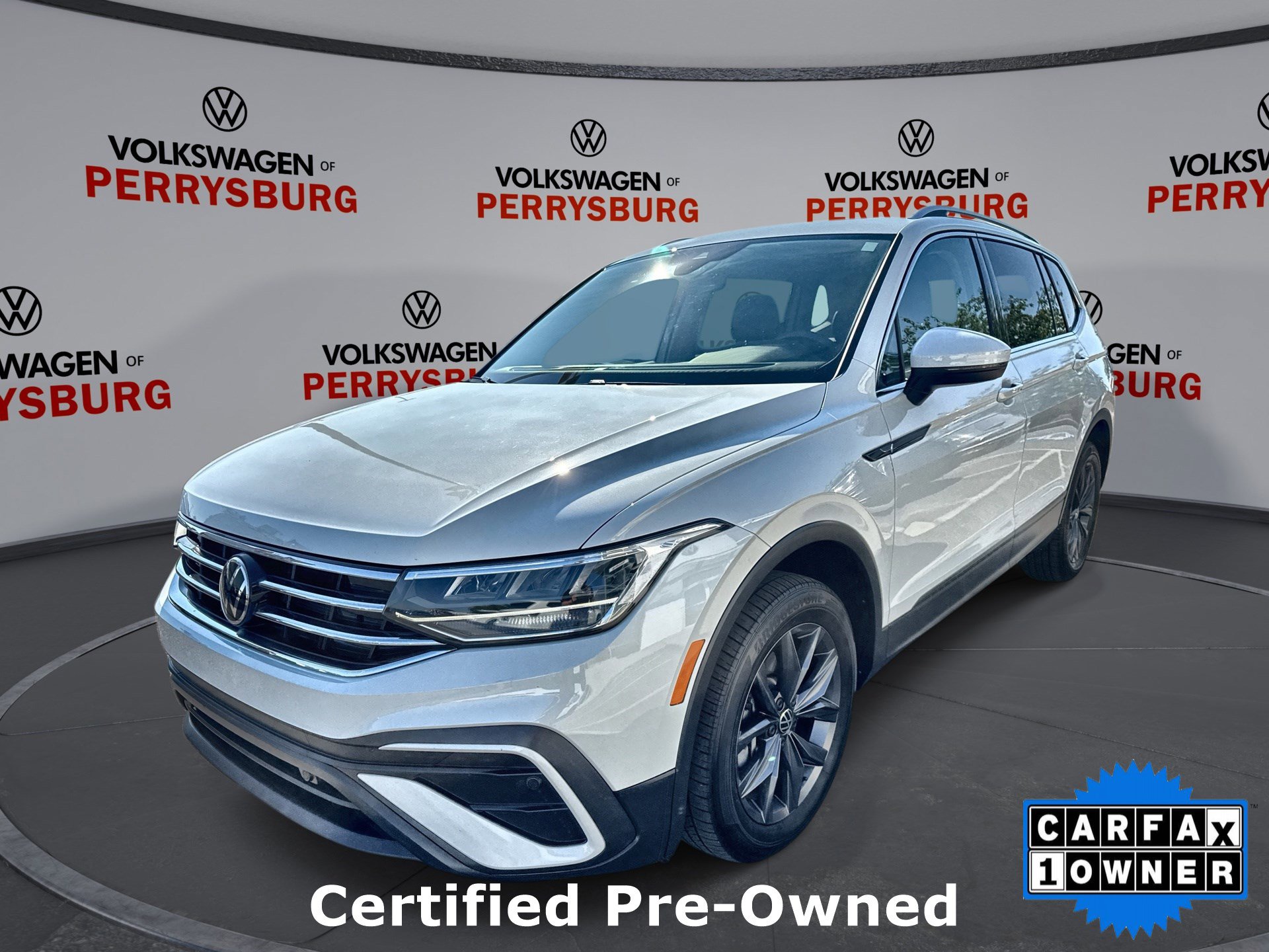 2023 Volkswagen Tiguan SE's photo