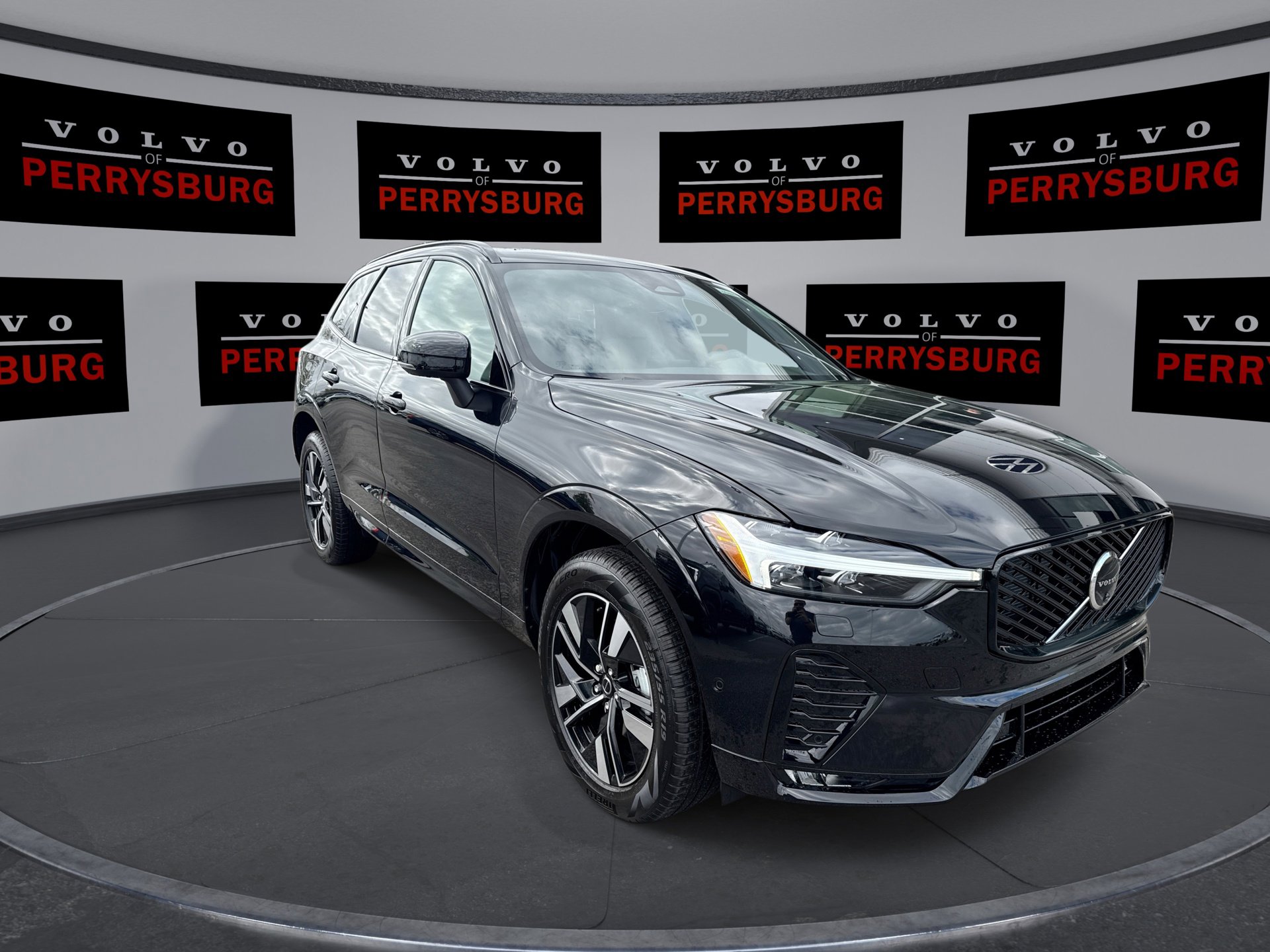 2026 Volvo XC60 B5 Plus photo 2