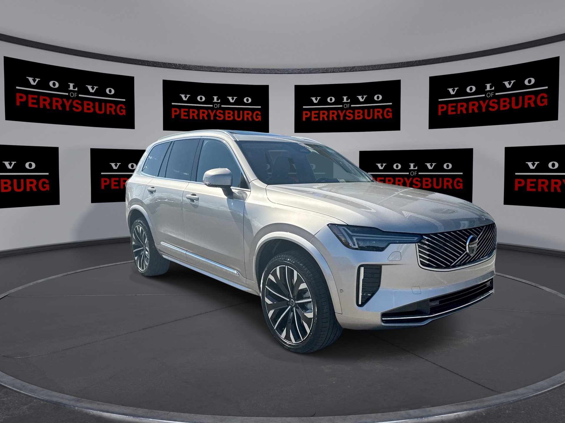 2026 Volvo XC90 B5 AWD Plus photo 2