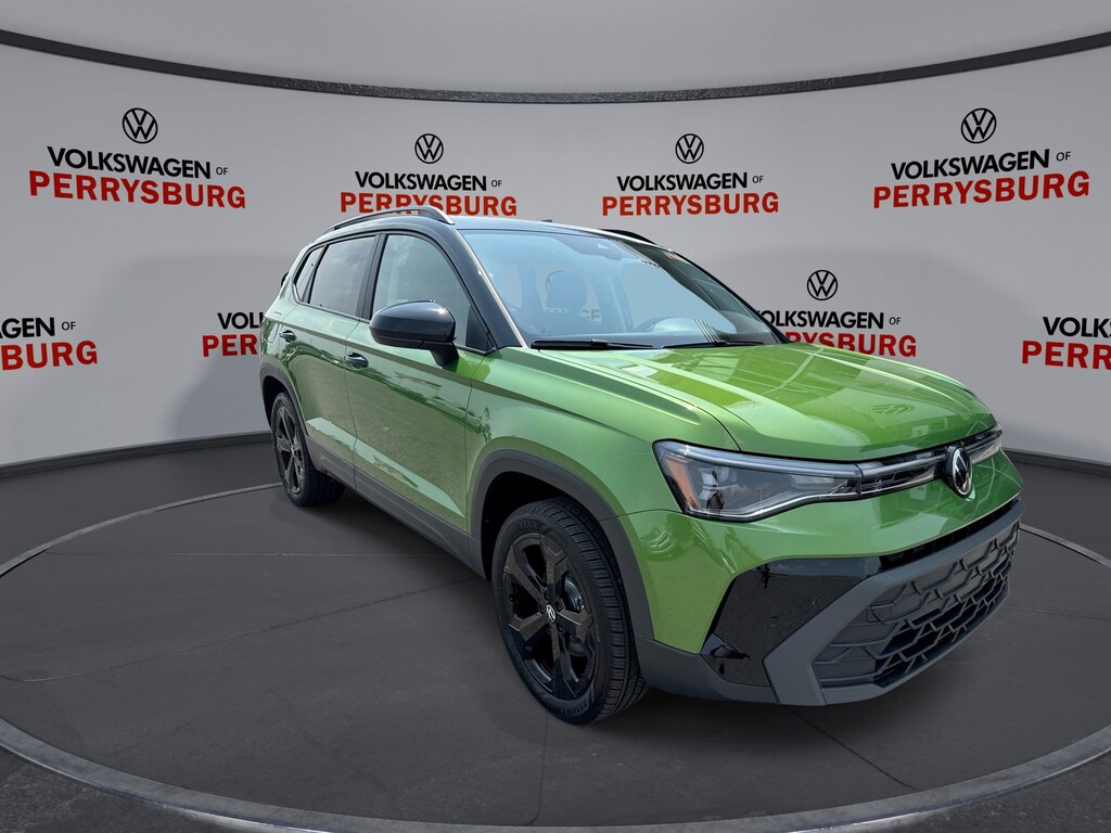 New 2025 Volkswagen Taos SE Black AWD SE Black AWD