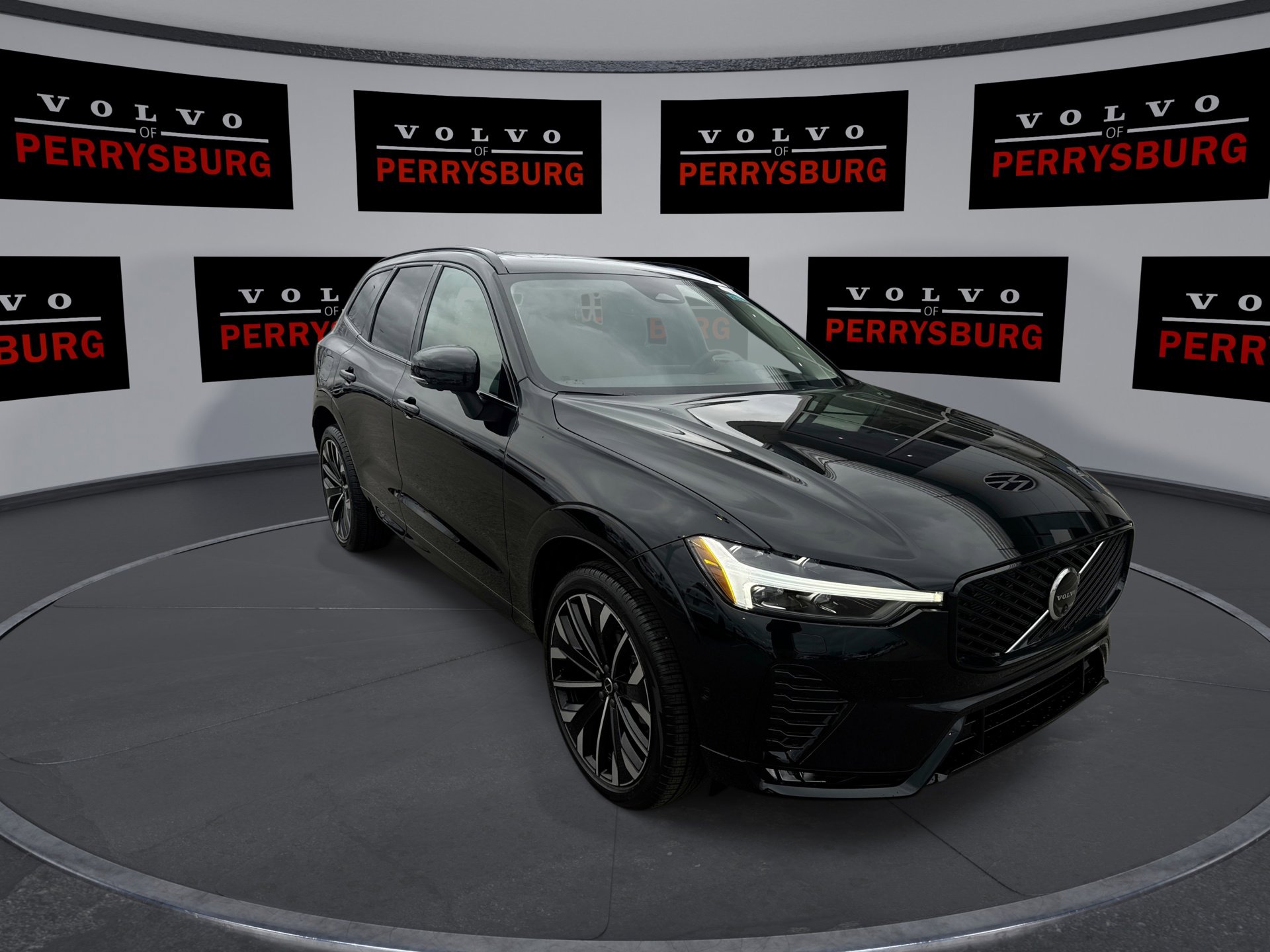 2026 Volvo XC60 B5 photo 2