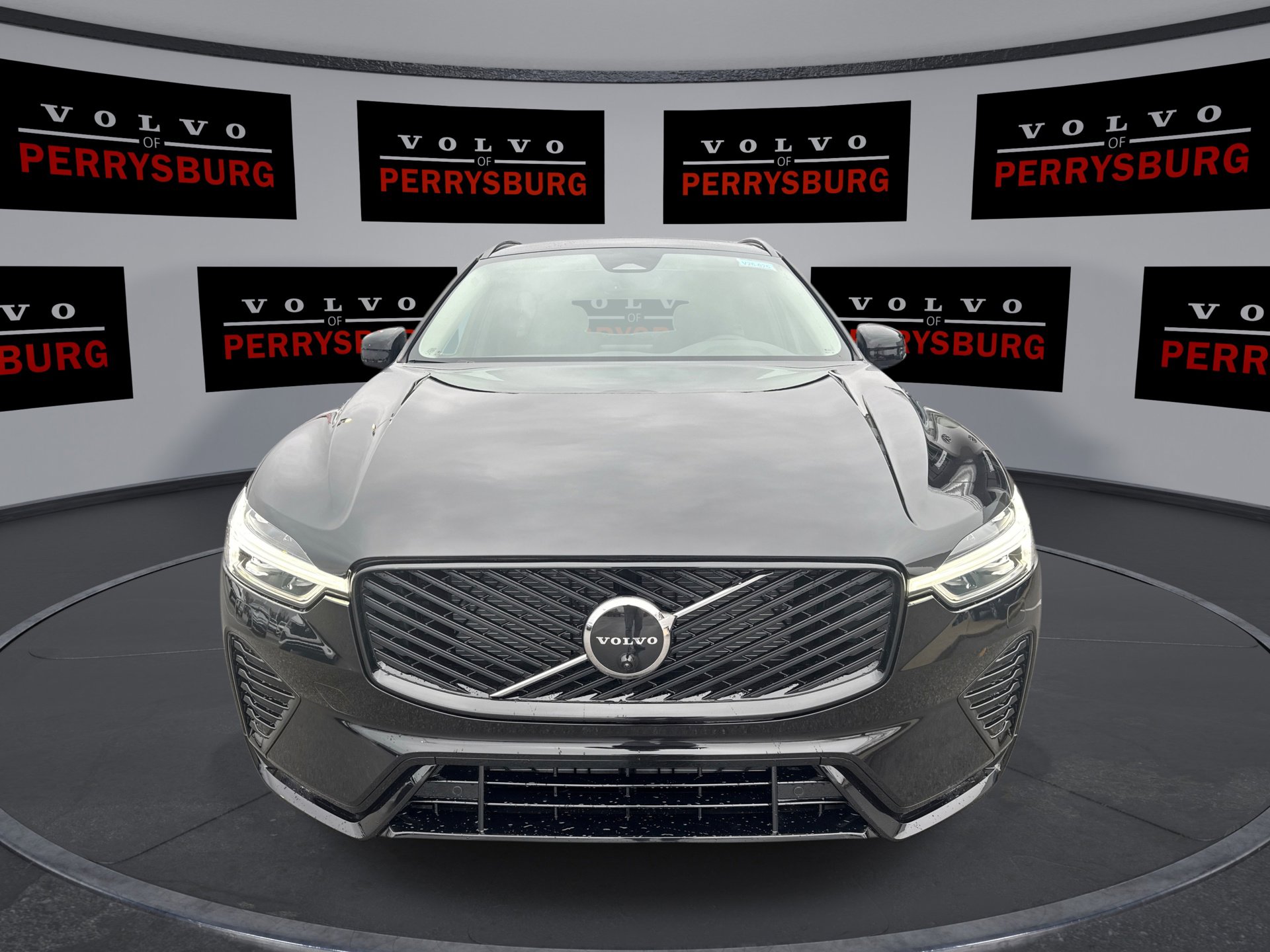 2026 Volvo XC60 B5 Plus photo 3