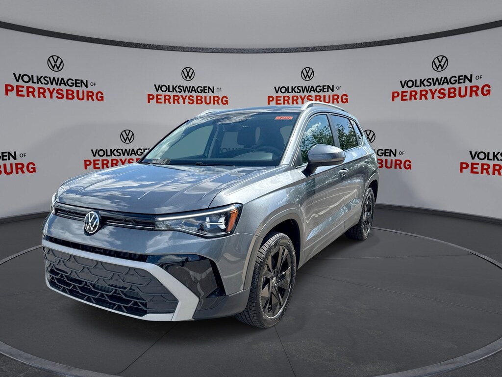 New 2025 Volkswagen Taos SE FWD w/ Panoramic Sunroof w/ Black Wheel Package SE FWD