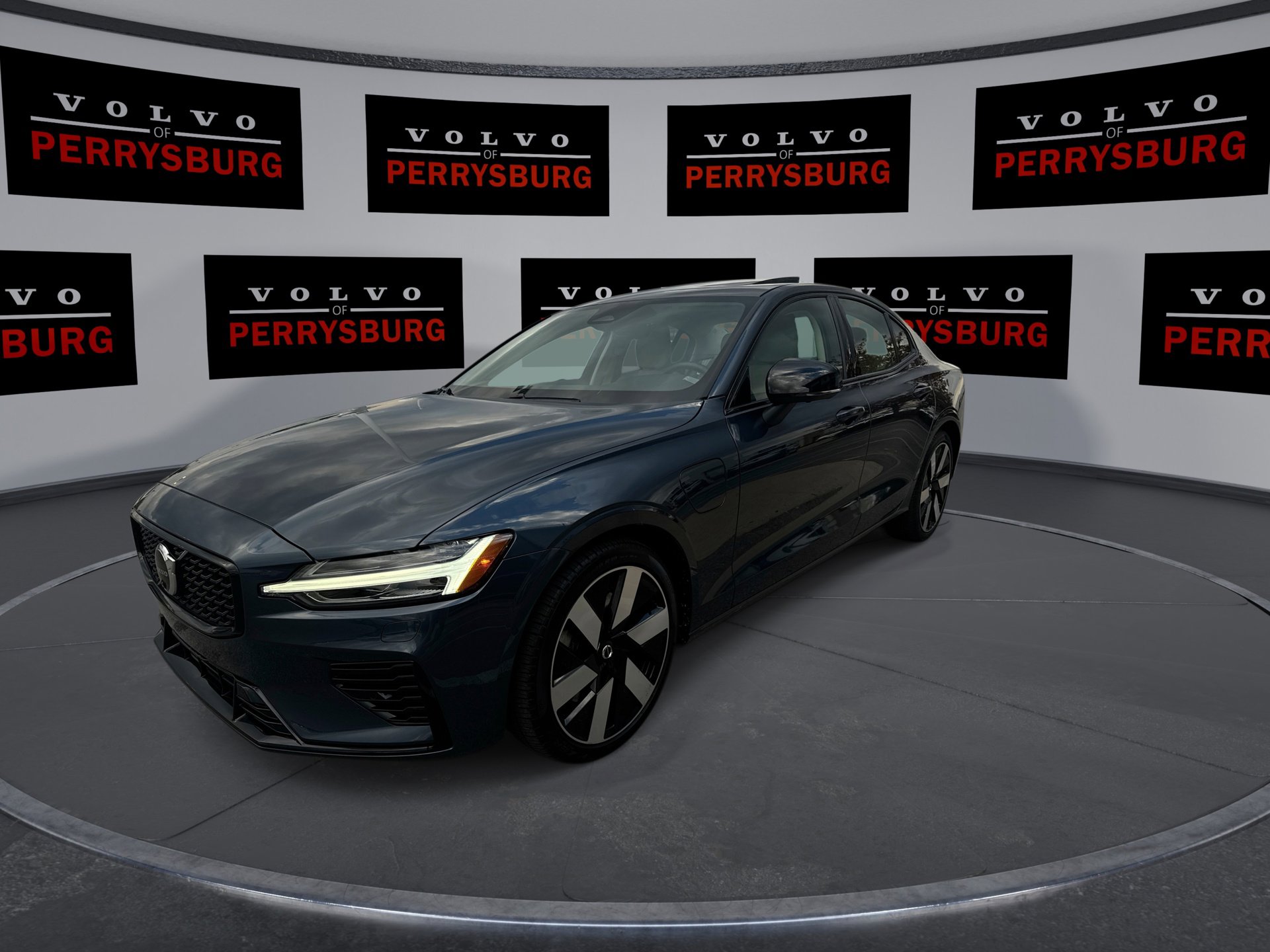 2024 Volvo S60 Recharge AWD Plus photo 4