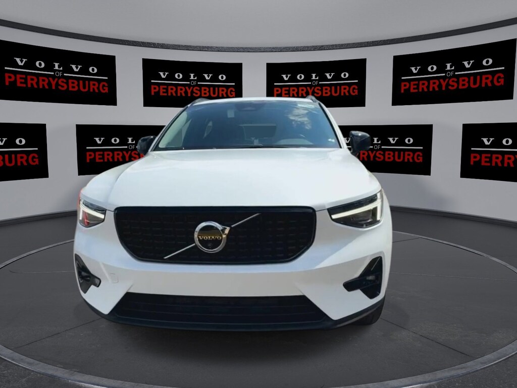 New 2025 Volvo XC40 Plus Dark Theme B5 AWD Plus Dark Theme