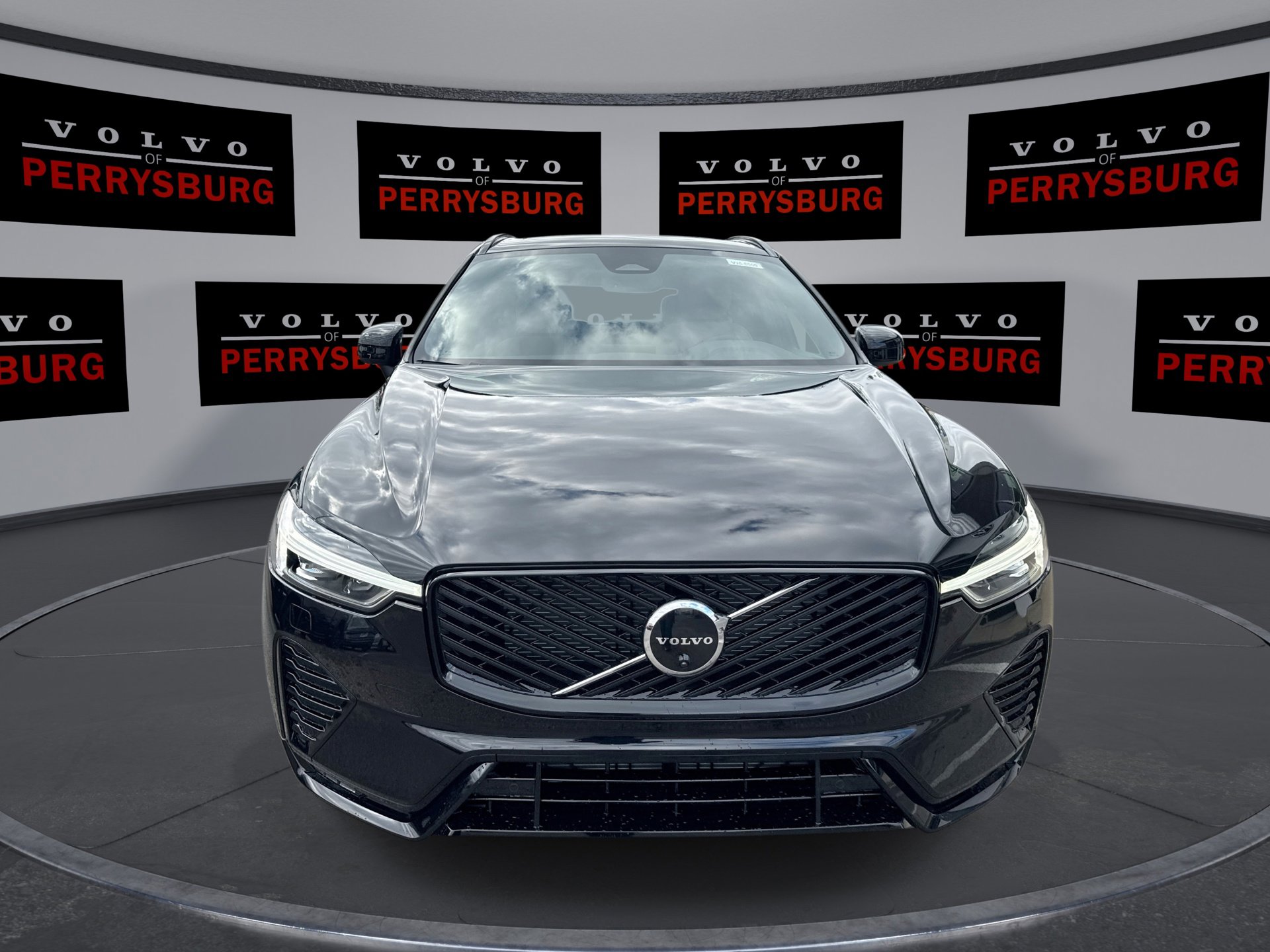 2026 Volvo XC60 B5 Plus photo 3