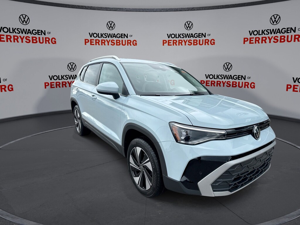 New 2025 Volkswagen Taos SE AWD w/ Panoramic Sunroof Package SE AWD