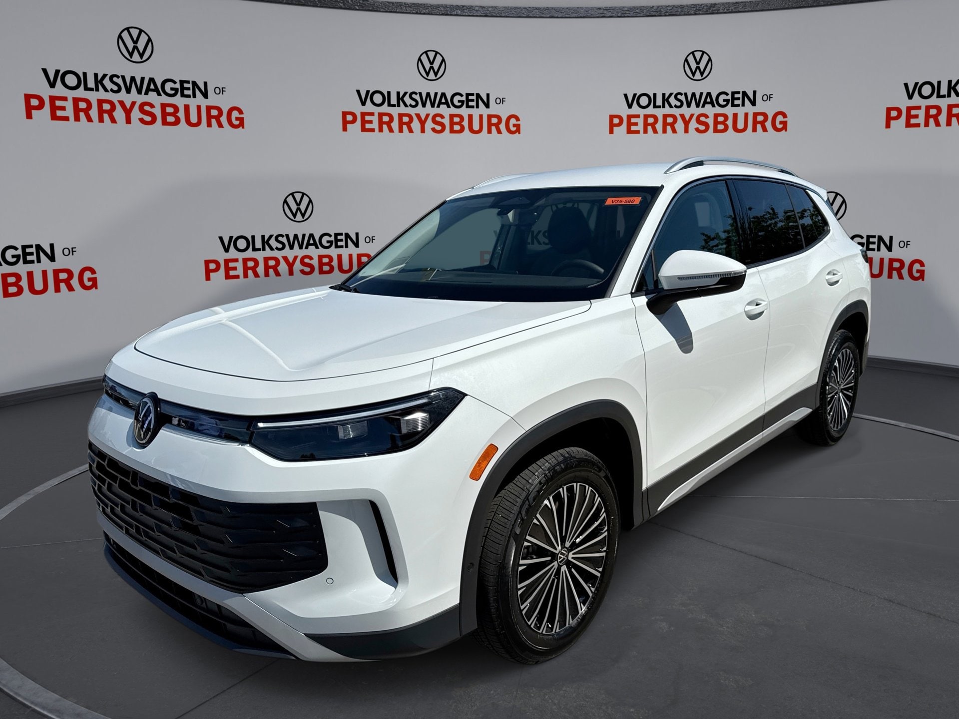 2025 Volkswagen Tiguan S's photo