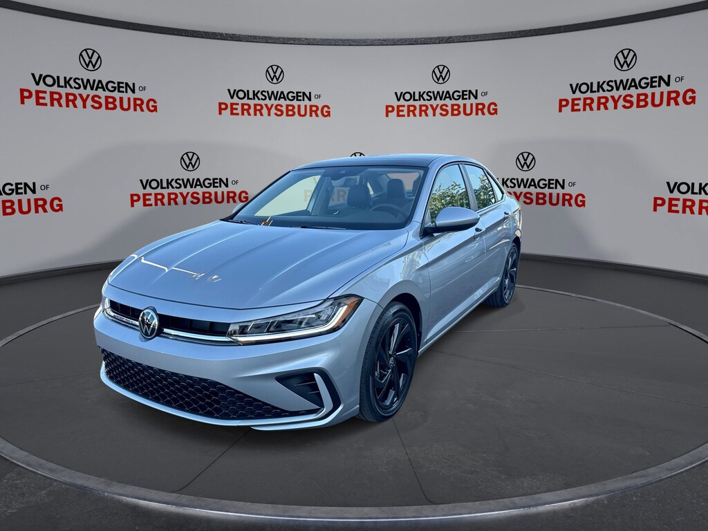 New 2025 Volkswagen Jetta SE w/ Sunroof Package w/ Black Wheel Package SE Auto