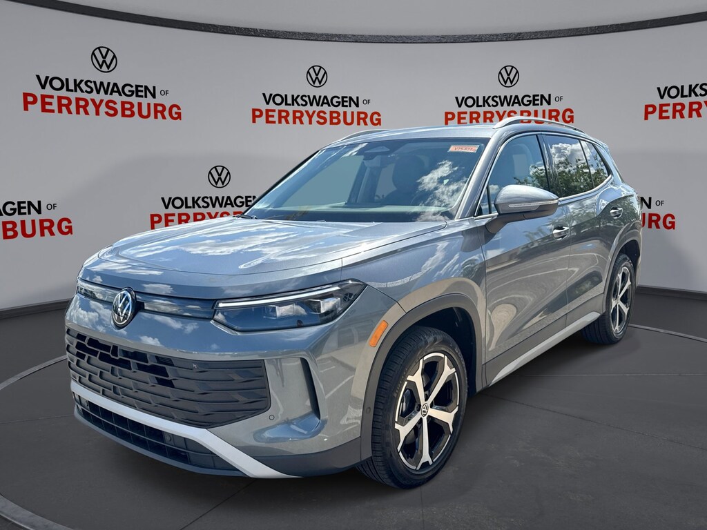 New 2025 Volkswagen Tiguan SE AWD w/ Panoramic Sunroof Package SE AWD