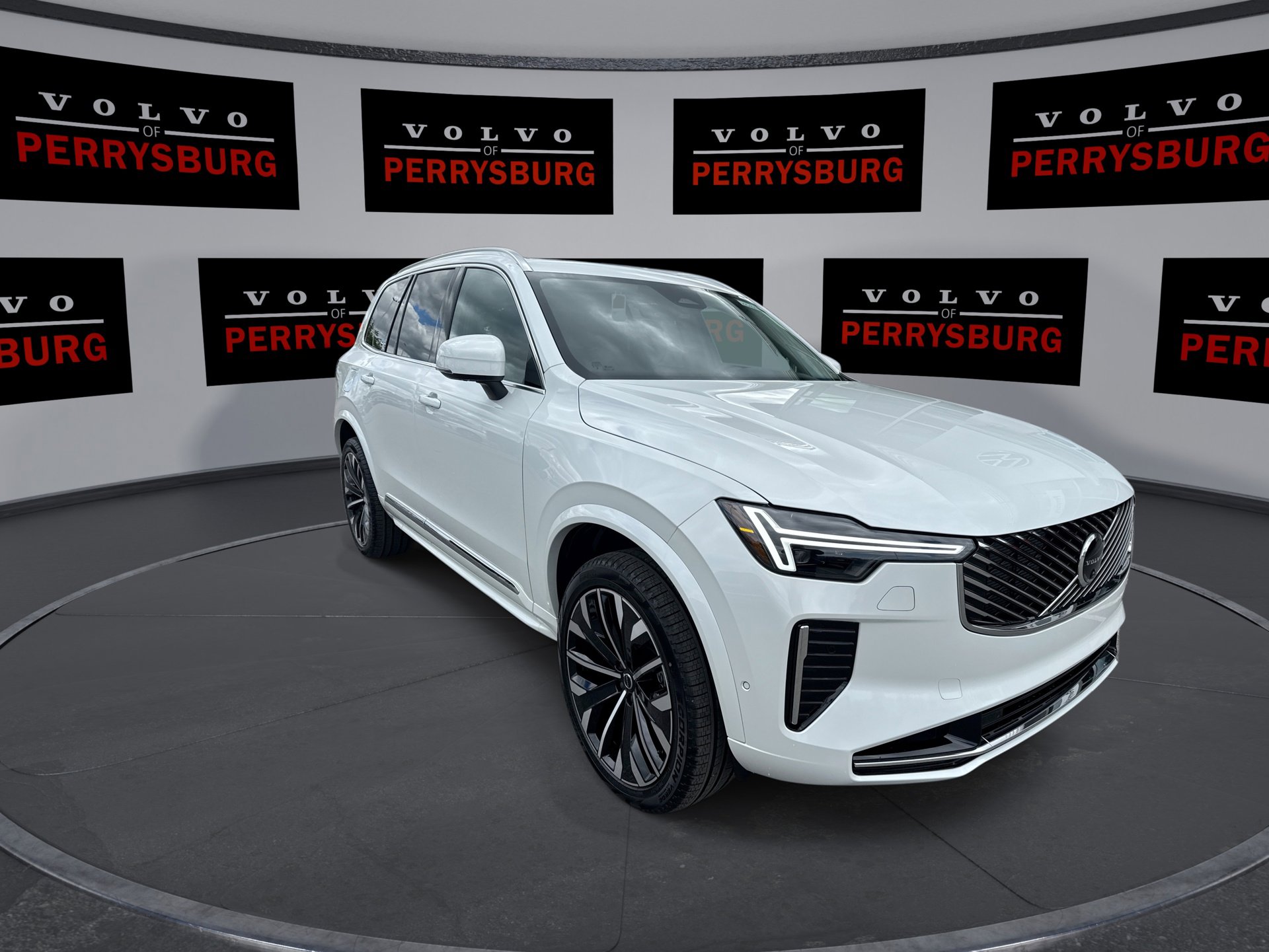 2025 Volvo XC90 T8 AWD Plus photo 2