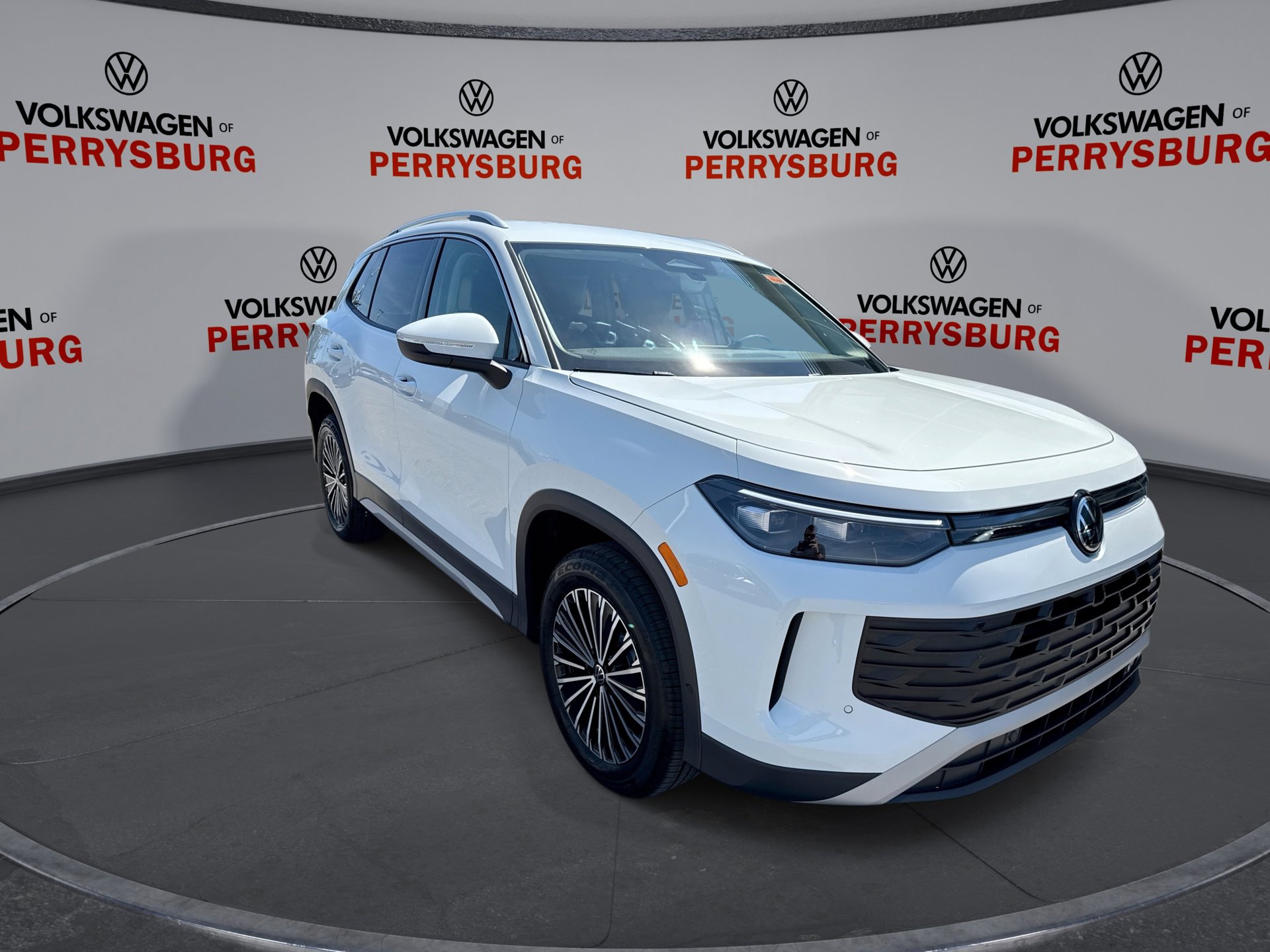 2025 Volkswagen Tiguan S photo 2