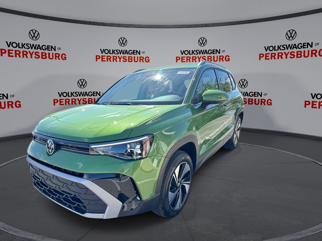 New 2025 Volkswagen Taos SE AWD w/ Sunroof Package SE AWD