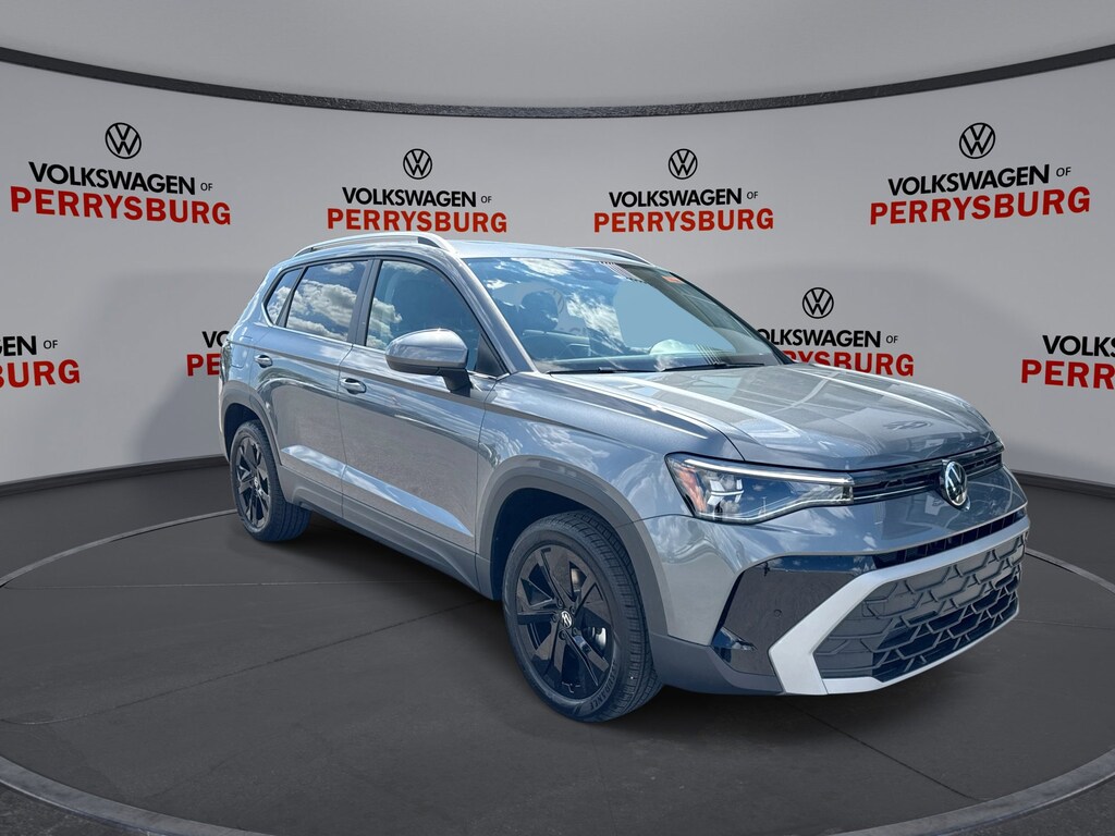 New 2025 Volkswagen Taos SE FWD w/ Panoramic Sunroof w/ Black Wheel Package SE FWD