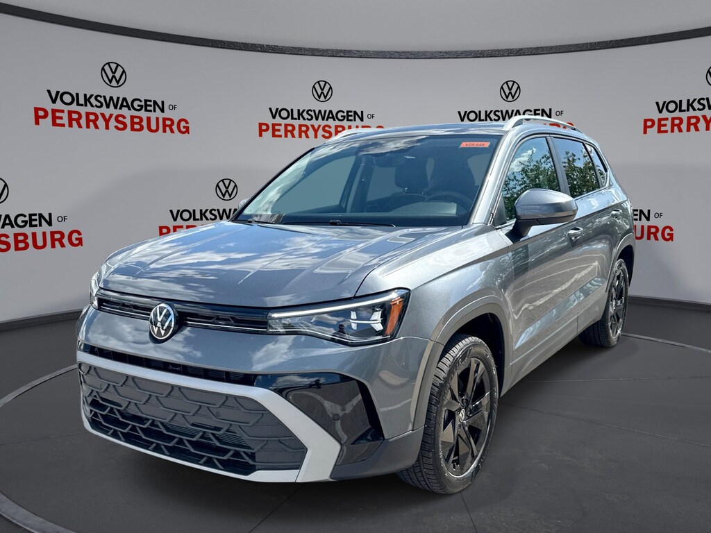 New 2025 Volkswagen Taos SE FWD w/ Panoramic Sunroof w/ Black Wheel Package SE FWD