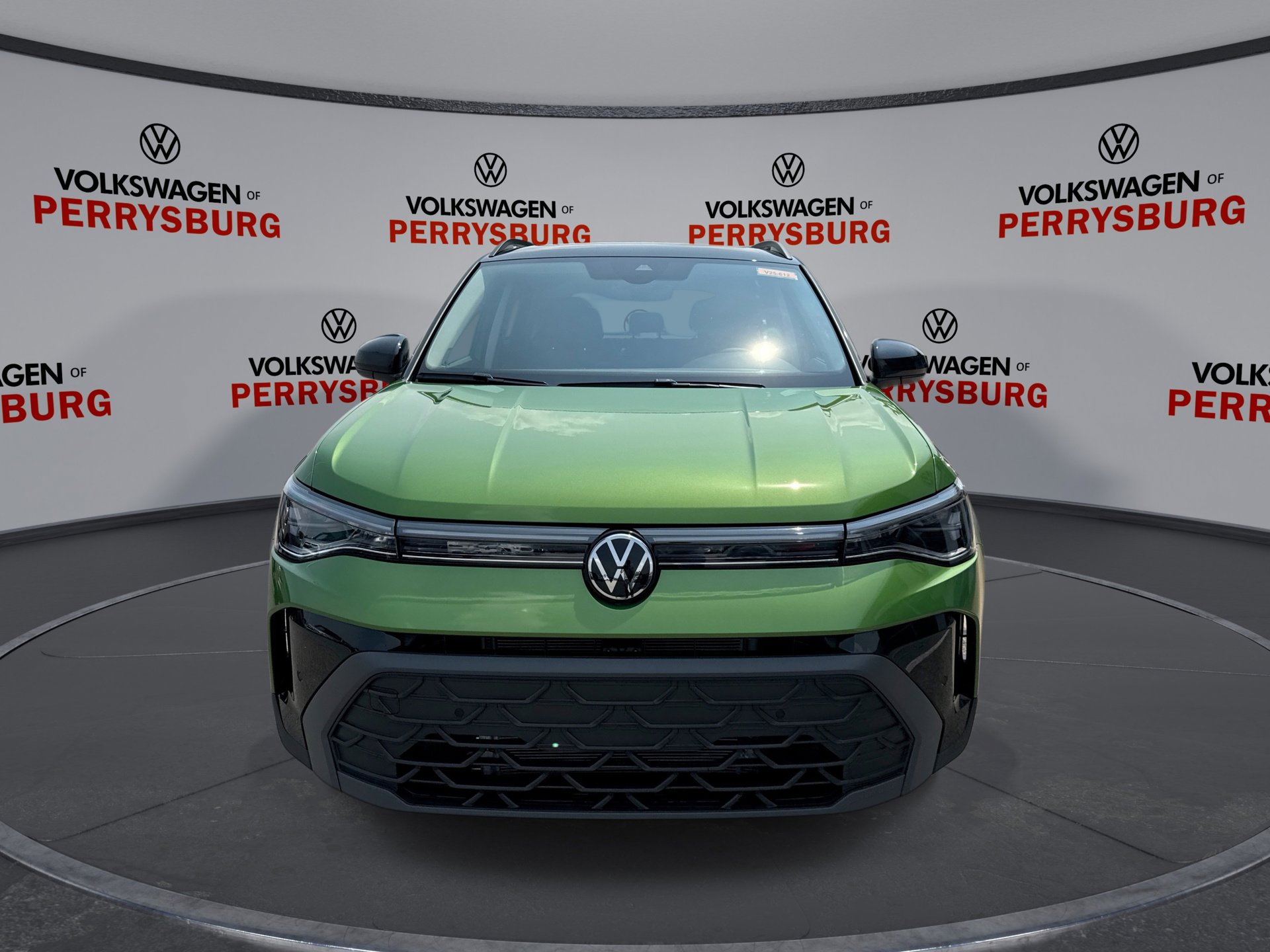 2025 Volkswagen Taos SE photo 2