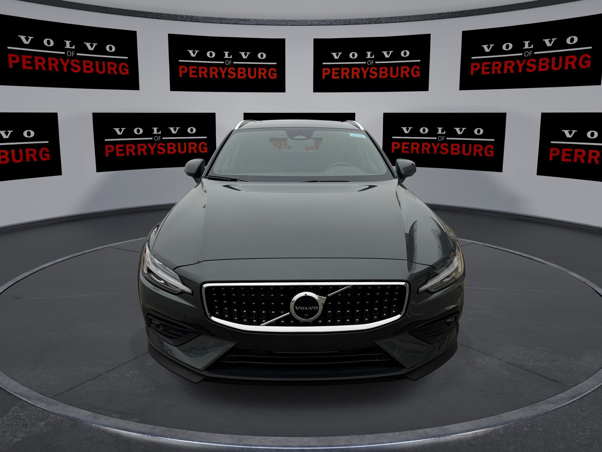 2026 Volvo V60 Cross Country B5 AWD Plus photo 3