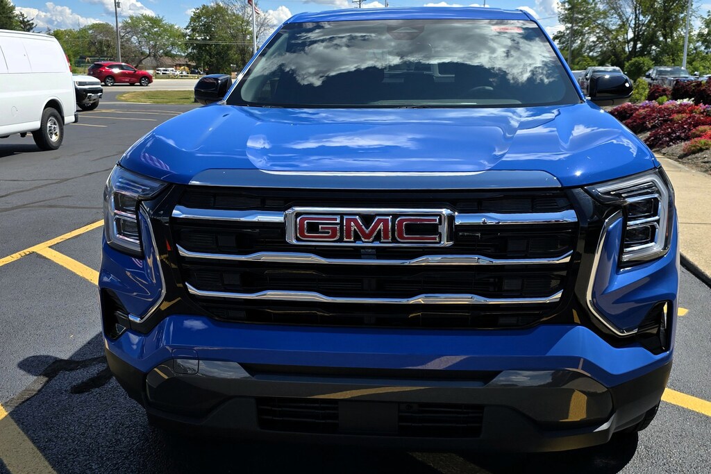 New 2025 GMC Terrain FWD Elevation FWD Elevation